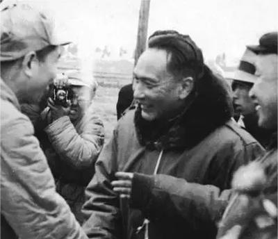 1949年12月9日晚9点，余程万、李弥、沈醉等7人按时到卢汉公馆开会。半个小时