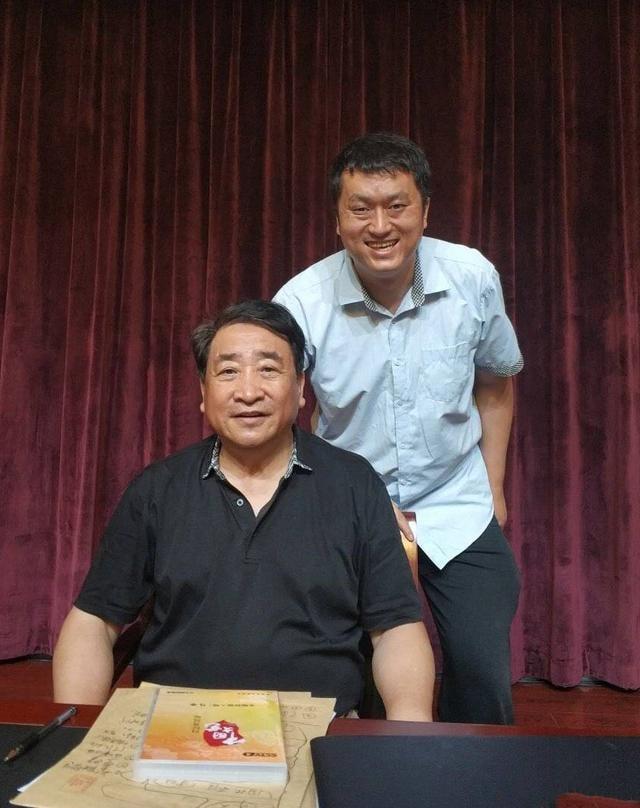 6年前，那个当众叫板郭德纲的博士夫妇李宏烨，如今成功了吗？（李宏烨参加相声有新人视频）-第23张图片-九妖电影