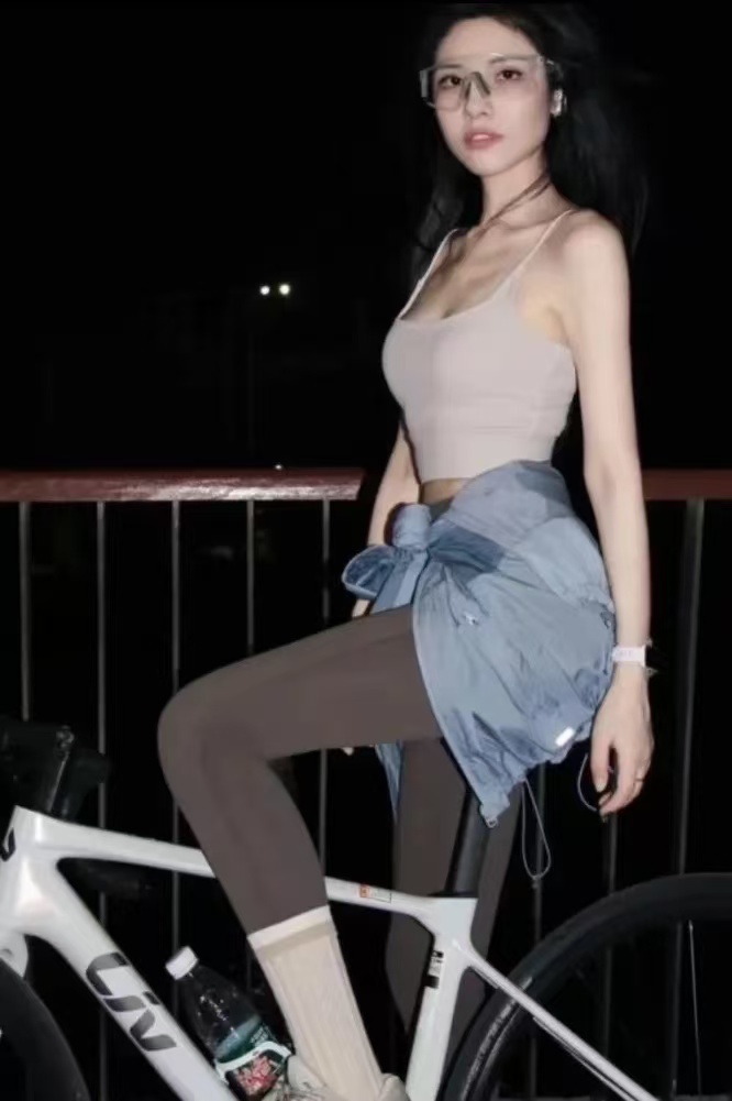 和学妹夜骑，现在不知道在什么地方伸手不见五指的该如何应对哈哈哈哈哈