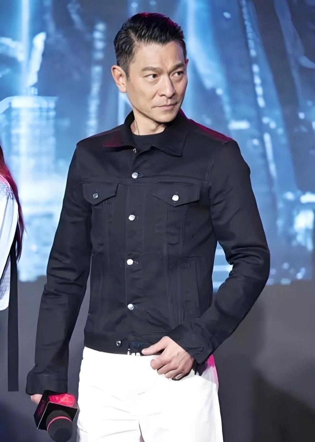 天王泪洒舞台，伴舞幸福满溢，共绘感动之夜