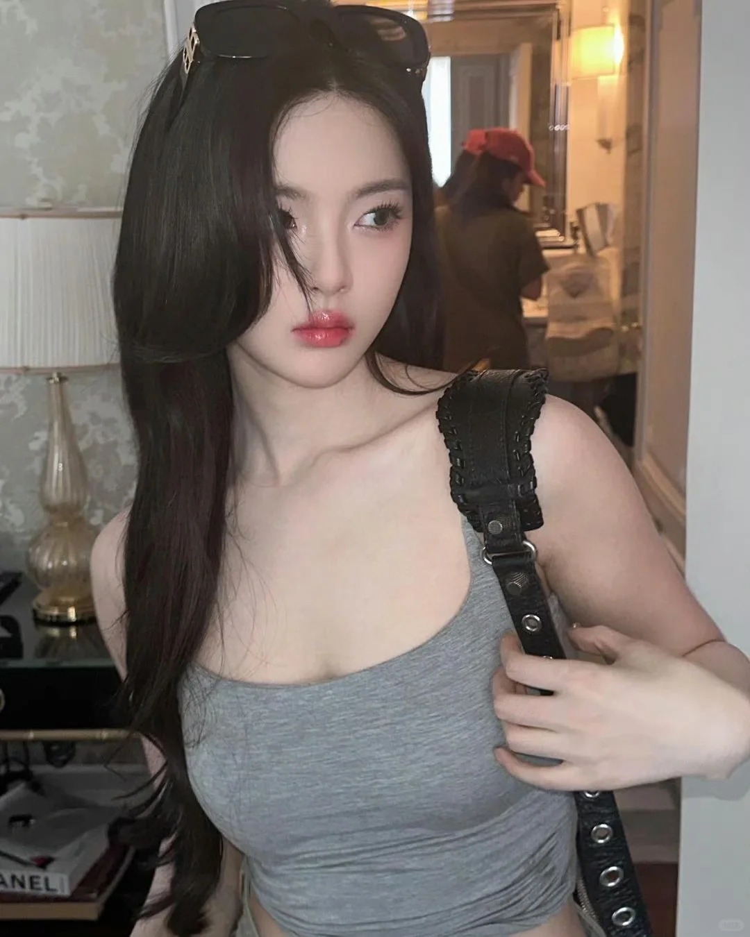 杨超越ins更新：洒满阳光的巴黎