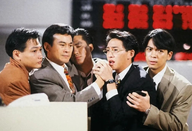 谈及港剧史上的经典奸角，丁蟹固然难忘，但《义不容情》中的丁有康更胜一筹。此剧出自