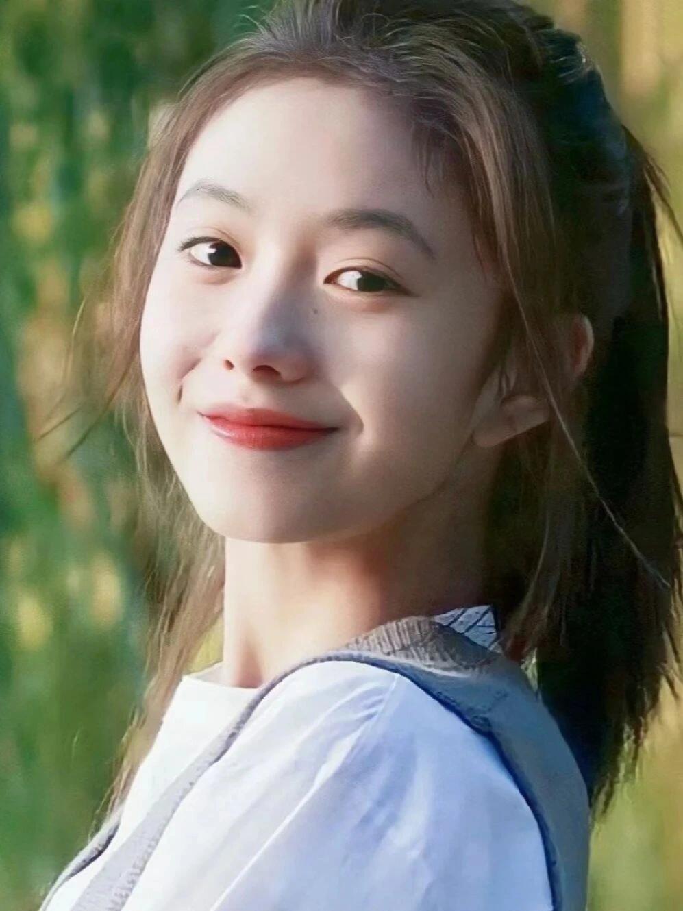 浩存是一个充满魅力的女孩