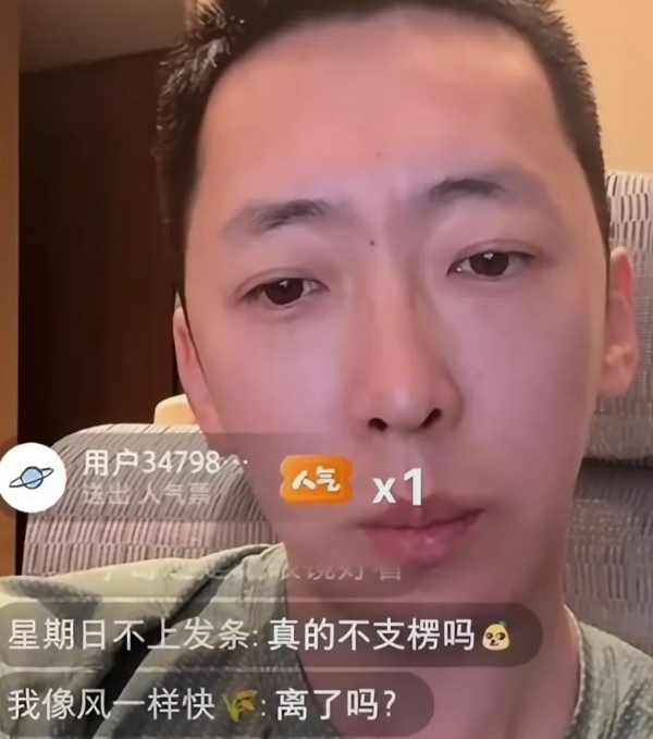 葛夕这是真把自己当成女明星了
捂成这个样子和刘一手去办理离婚
你光把自己捂严实了