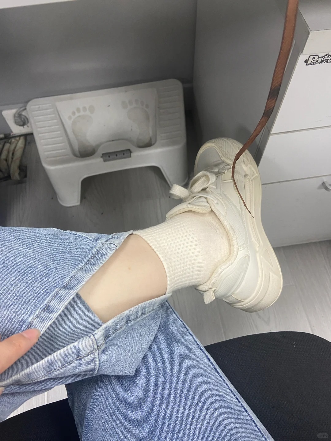 很喜欢的一张照片
脚腕又细又显白