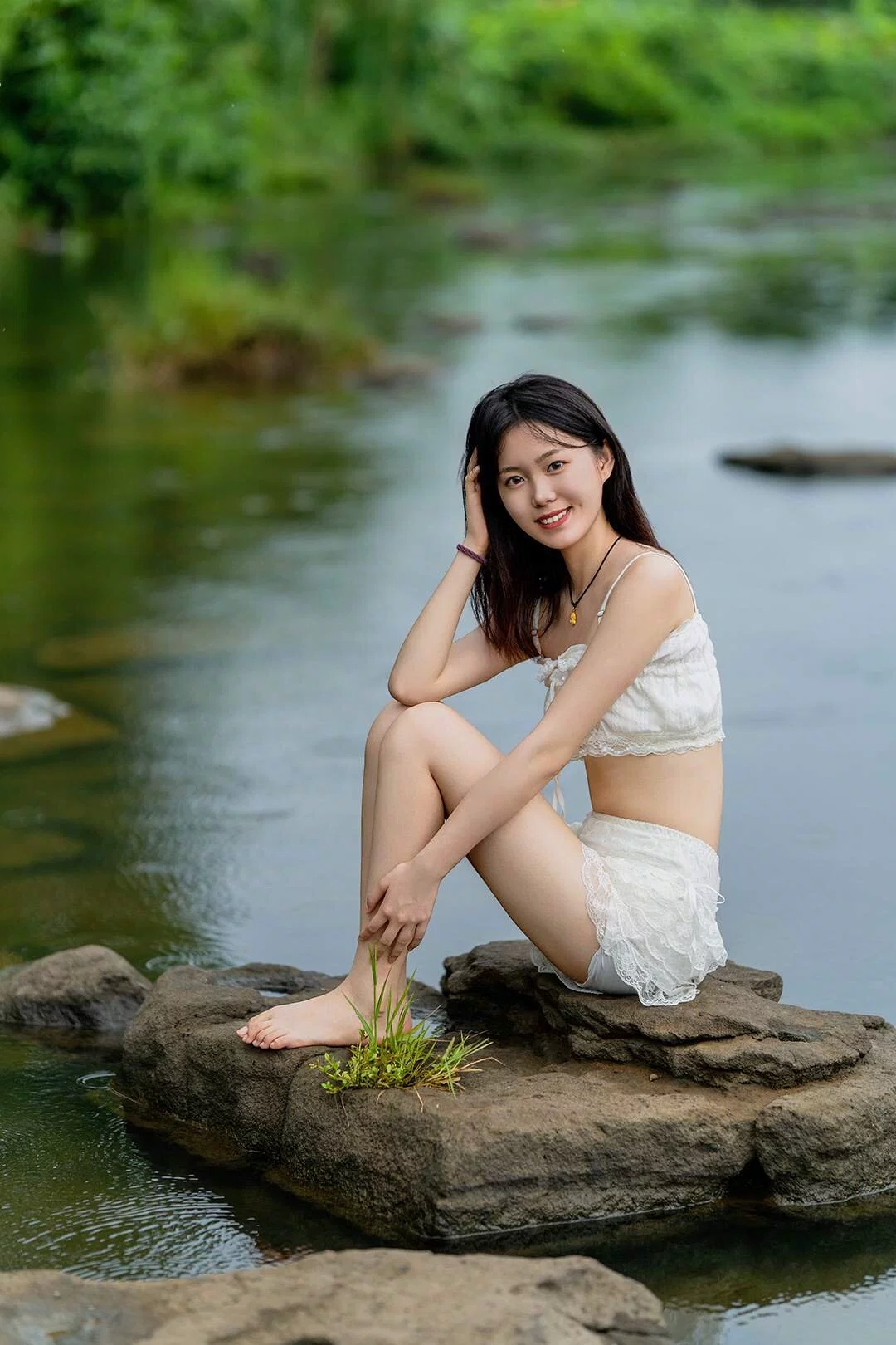 为啥美女都喜欢到水边玩