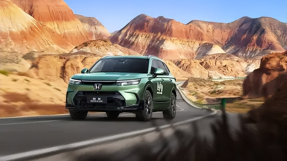 适合春节跑长途的两款SUV，安全动力强劲，底盘稳如高铁