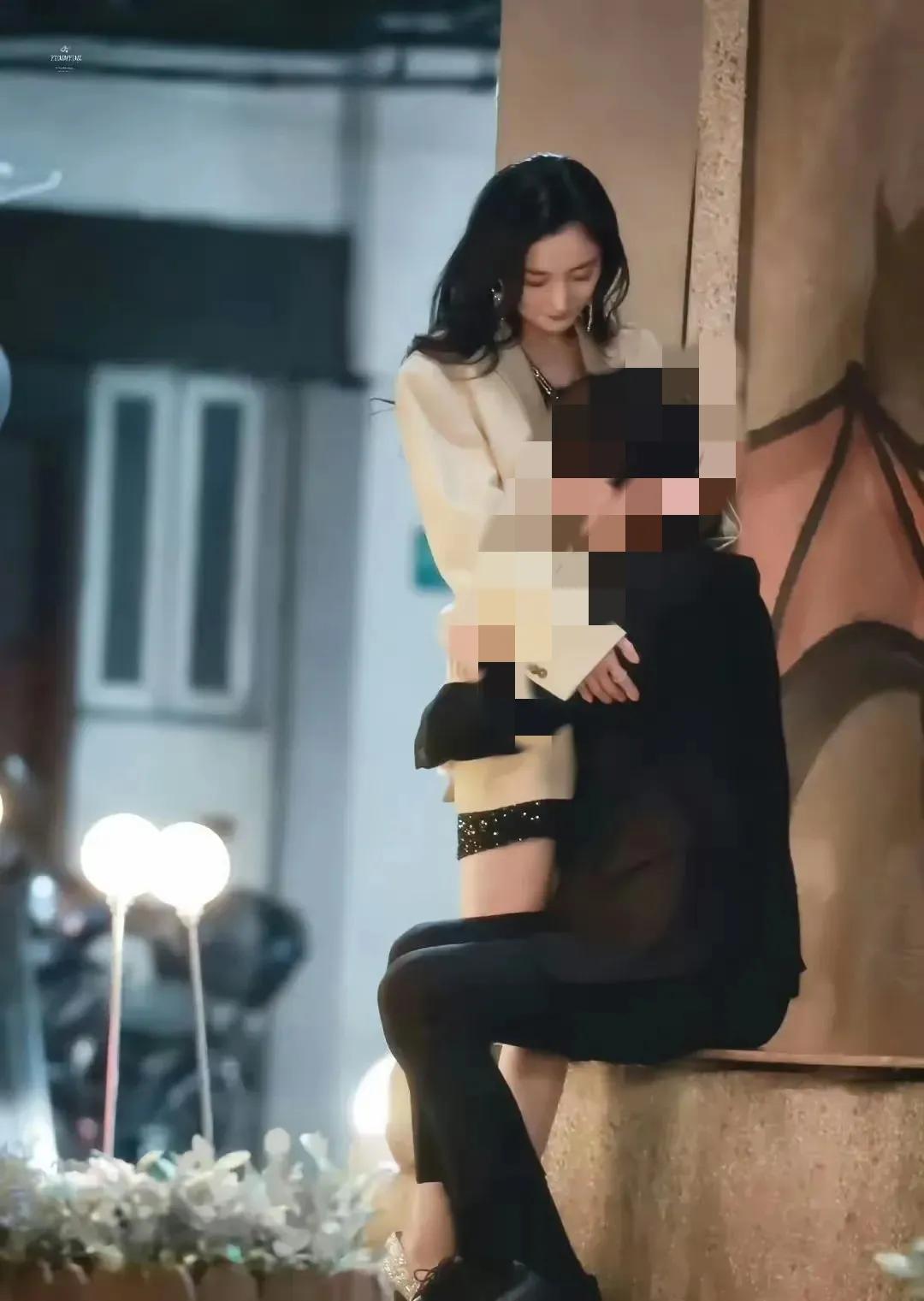 杨幂不仅被抱了，这是哪位男星网友：酸了酸了！