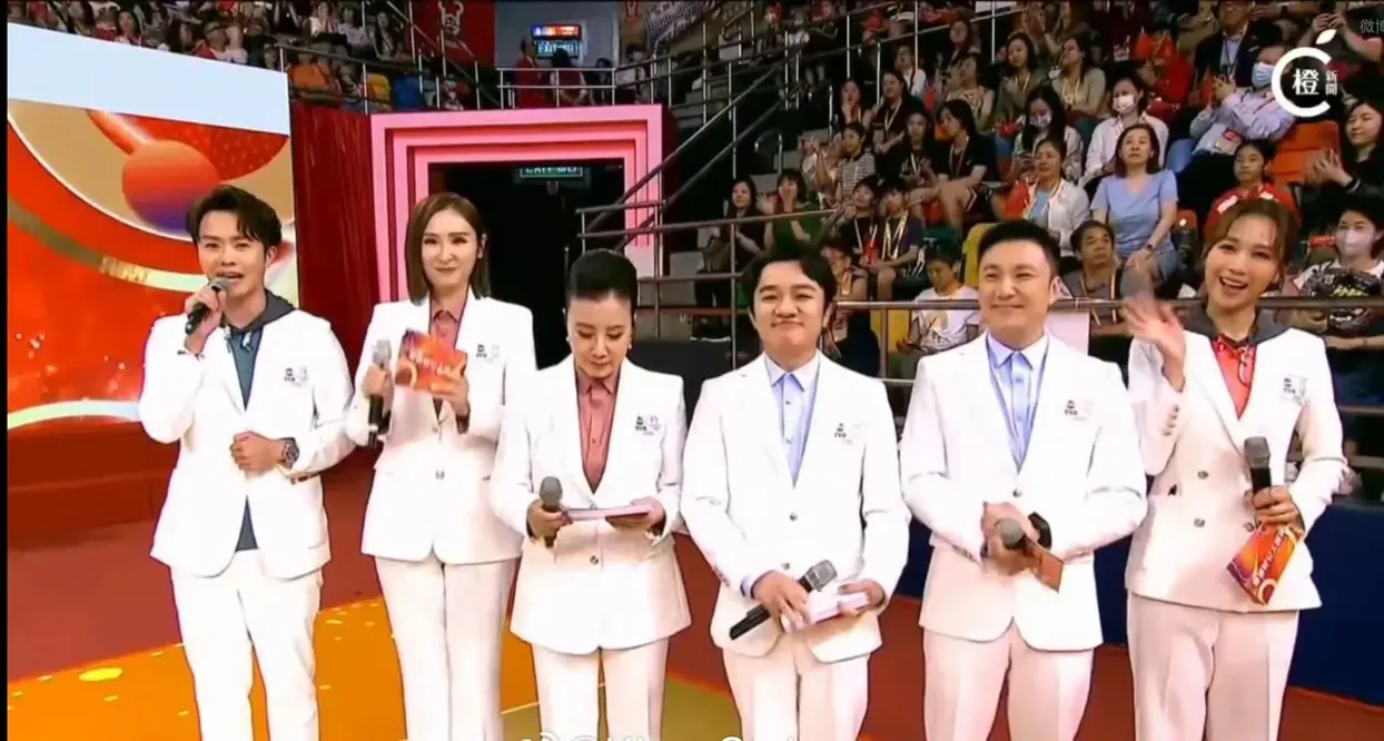 汪明荃在担任奥运健儿访港大汇演的主持人时，有三点明显看出她受到了特别的优待。

