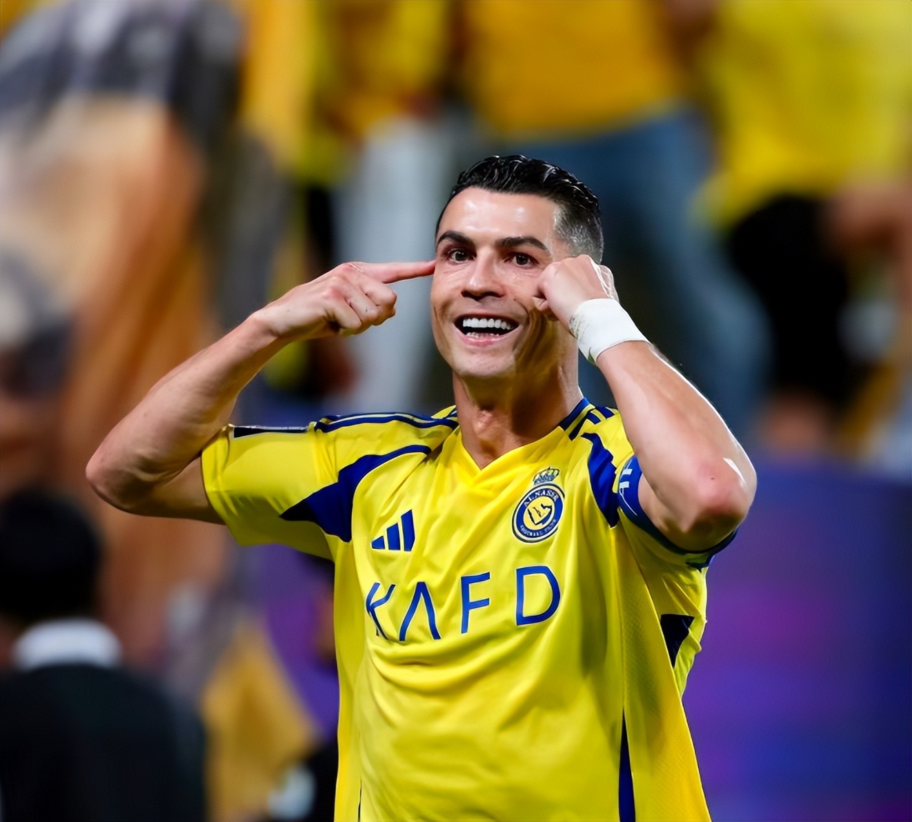 C 罗破门，连续 20 季俱乐部进球上双