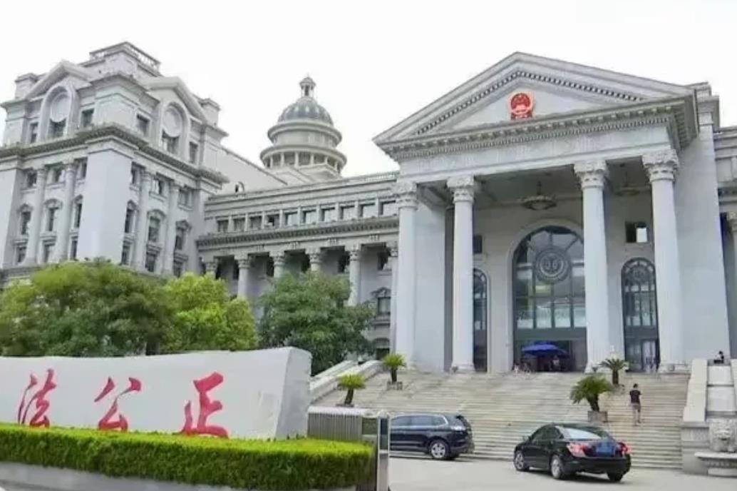 江西，男子外出打工从此再无音讯，妻子起诉到法院离婚，独自养大了儿子。14年后，儿