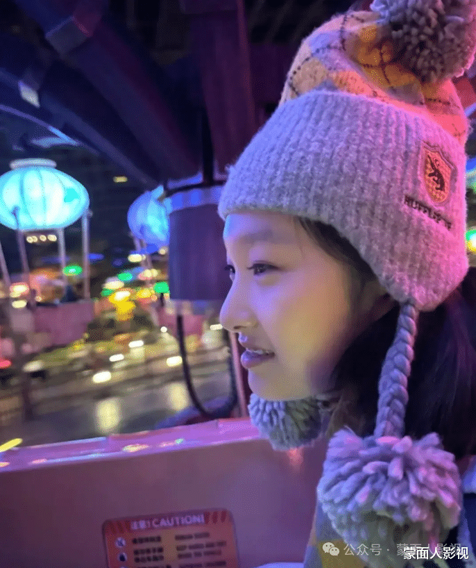 文章长女16岁生日，一家四口欢聚一堂，马伊琍微醺面色红润（文章和马伊琍最新报道）-第9张图片-九妖电影