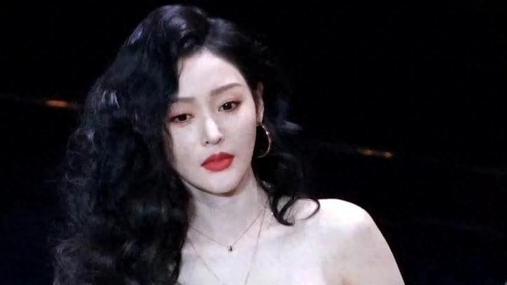 张天爱：从“太子妃”到时尚女王的华丽转身？