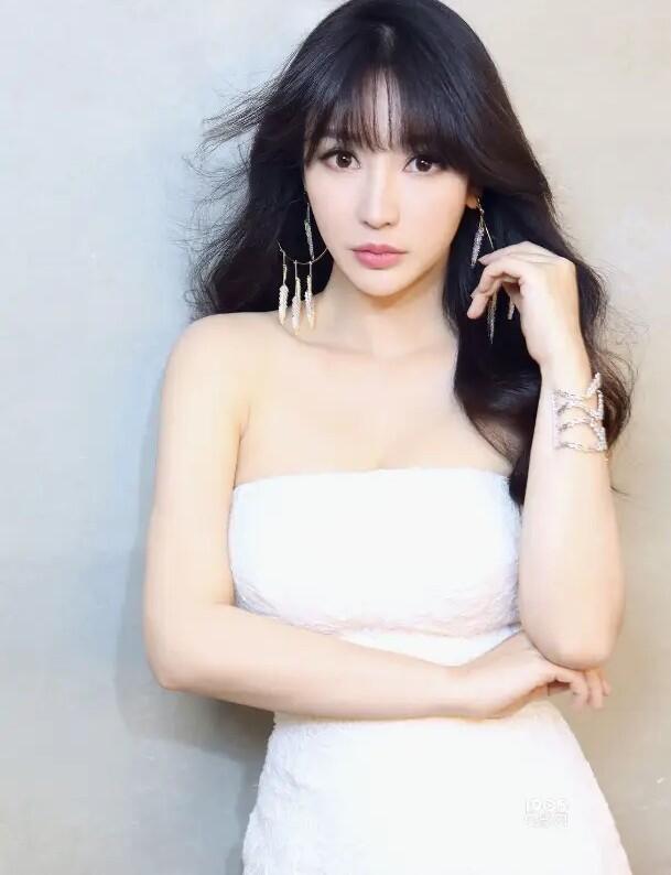 43岁柳岩不幸确诊肿瘤，光鲜背后是无奈