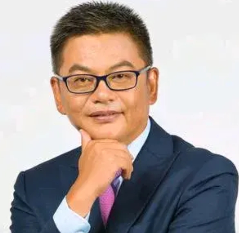 来票大的？苏群谈湖人队大交易：瞄准了字母哥！
国内著名篮球评论员苏群近日在一档节