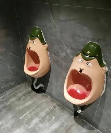 南京的一家餐馆的装修风格非常亮眼。 ​