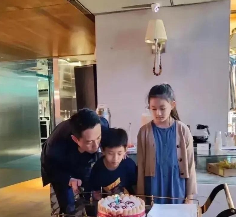 据台媒最新消息，大S与汪小菲在子女监护权问题上出现新的进展，两个孩子或将由汪小菲