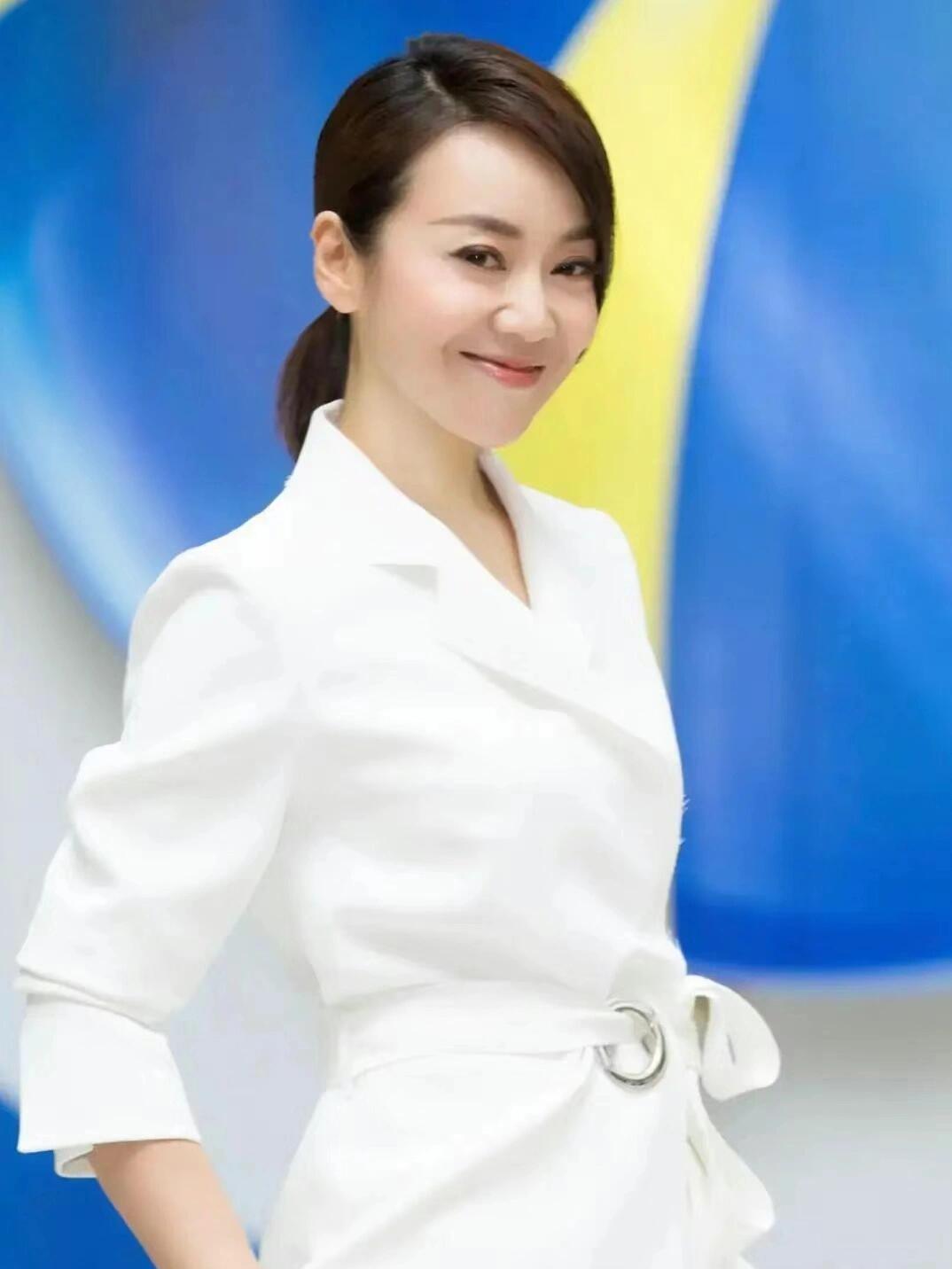 微醺的闫妮，无比清醒自己想要的人生