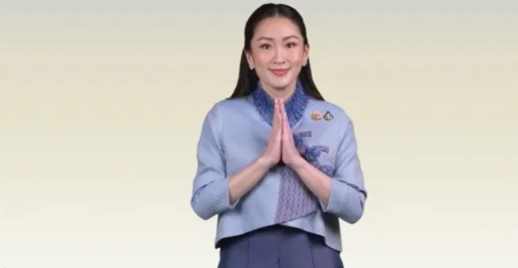 为了说服中国人去泰国旅游，泰国美女总理计划2月访问中国。
近日，泰国发生的事确实