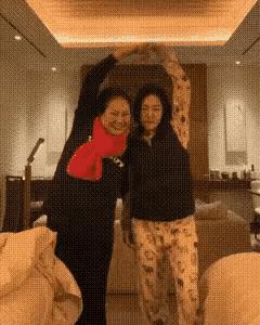 小 S 最不敢直面台媒媒体的 10 个问题：
?1.为什么你们全家会选择日本作为