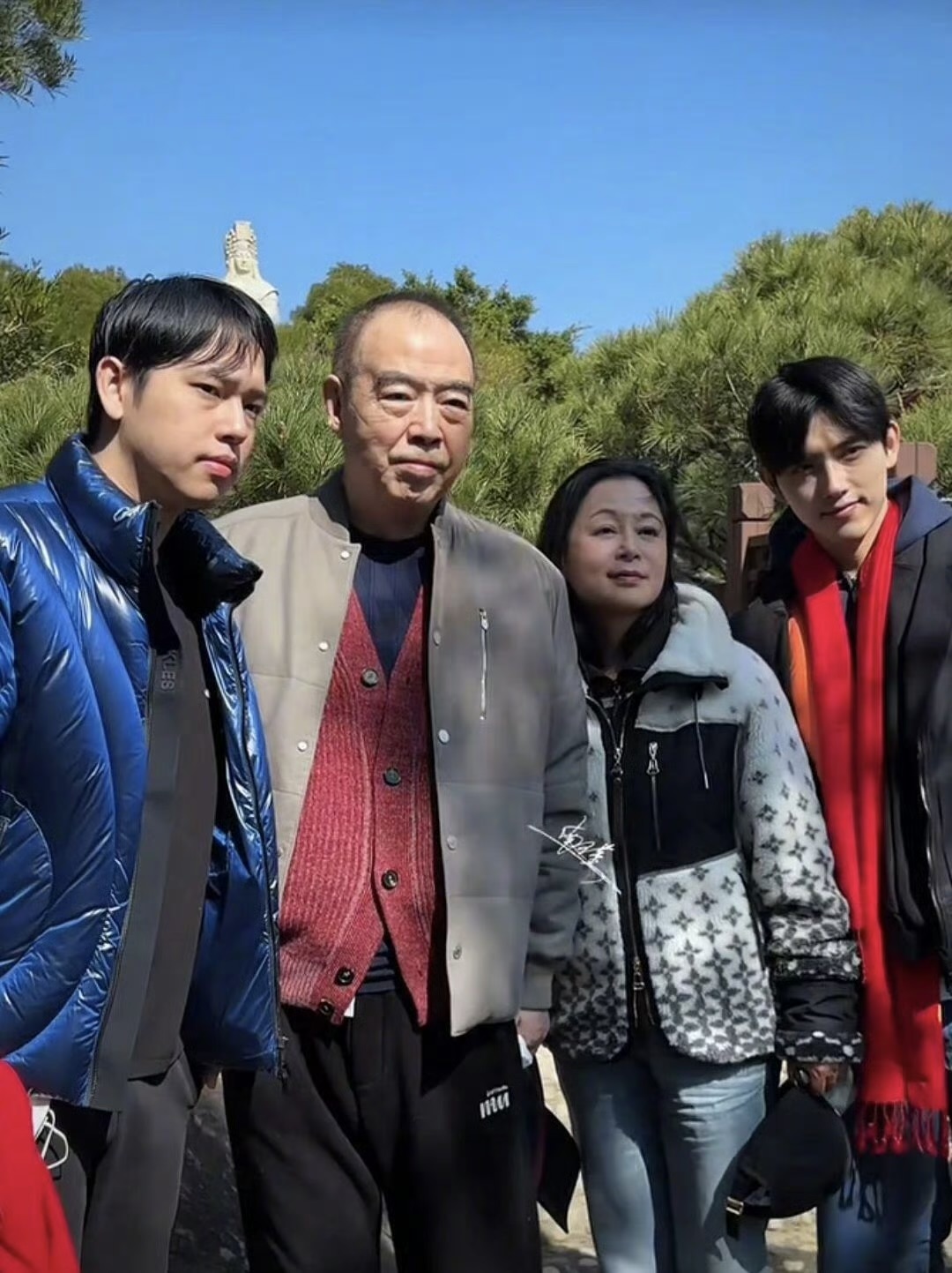 大年初二 陈凯歌一家（陈红 陈飞宇 陈飞宇的哥哥）四个人一起到福建湄洲岛拜妈祖