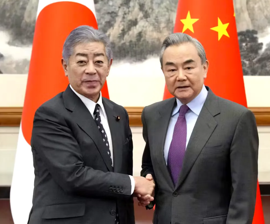 正在北京进行访问的日本外箱岩屋毅今天表示，日本将放宽面对中国公民的签证发放条件。