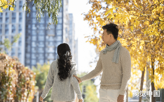 女友带情人过生日，情人当众播放我被羞辱的视频