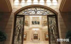 我模仿男友初恋只为让他喜欢，他却哭求我别这样，但一切已经晚了