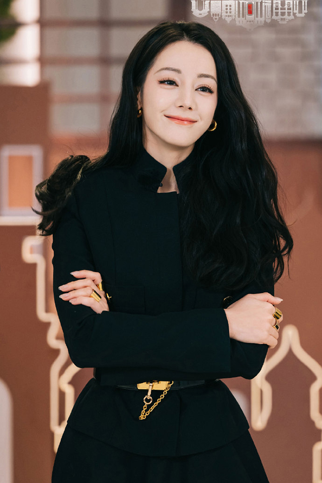 热巴黑衣套装，推理buff加持。