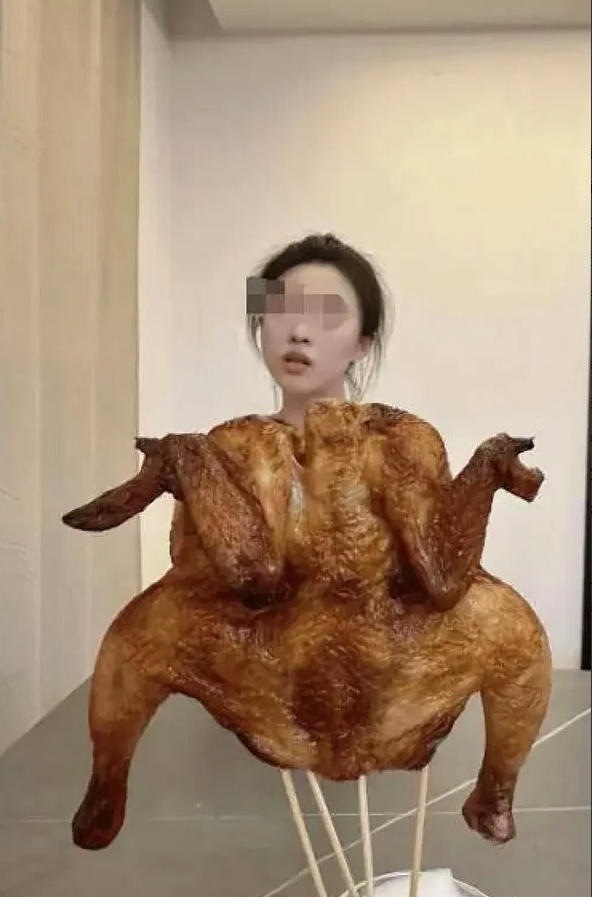 这个男朋友好极品
真是太有才了呀
给女朋友拍照
真是拍出了最高境界
这个男朋友还