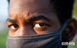 爸妈偷拿我房产证准备卖房给弟弟追女网红，被我发现他们竟在我车上做手脚