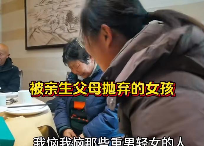 不认亲生父母？知道原因后，不认也罢！
河南李女士被抱养37年后，亲生父母拿着10