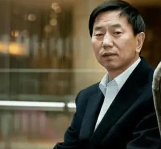 2000年，山西灵石县县长耿彦波，因调动而离开灵石，没想到当地居民得知后，纷纷欢