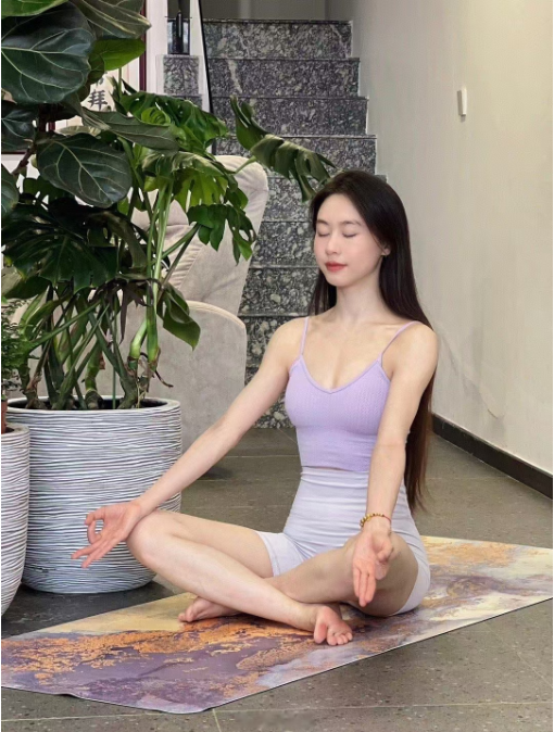 多练一练瑜伽给以后男朋友更多的幸福感哈哈哈哈