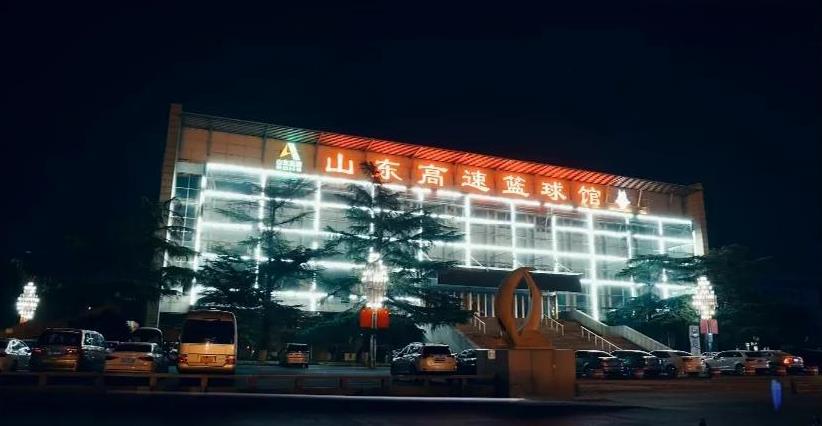 山东25:23领先浙江2分，高诗岩和于德豪在场上，一个打了8分钟，一个打了7分钟