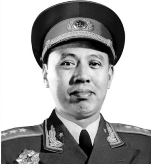 陈伯钧与毛主席的交集及“江”字预测之谜