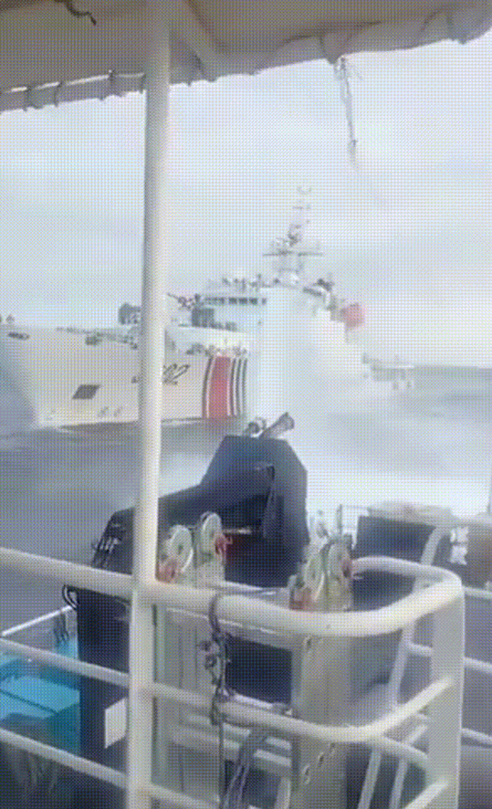 中国划定黄岩岛领海基线后，菲律宾海警首次公开挑衅！