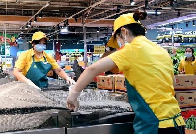 为什么超市工资那么低还能招到人？

因为它简直是佛系工作的代表啊！不限学历，不挑
