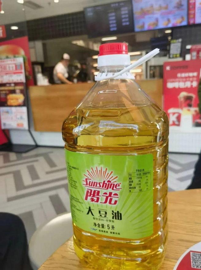 天津多家肯德基门店被立案调查，我发现3个有意思的地方。

1.从以后商家使用转基
