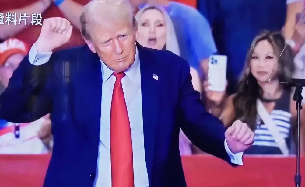 特朗普最新民调支持率出来了！
美国大选两名候选人最新民调出来了：据香港无线电视台