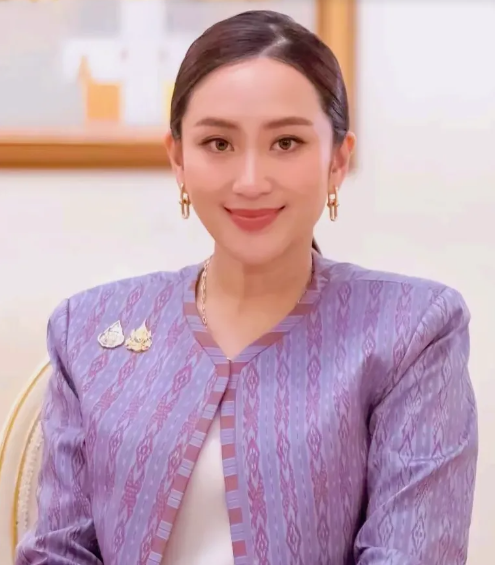 佩通坦访华引发了中泰合作的新高潮。这次访问不仅在经济和贸易领域取得了显著成果，而
