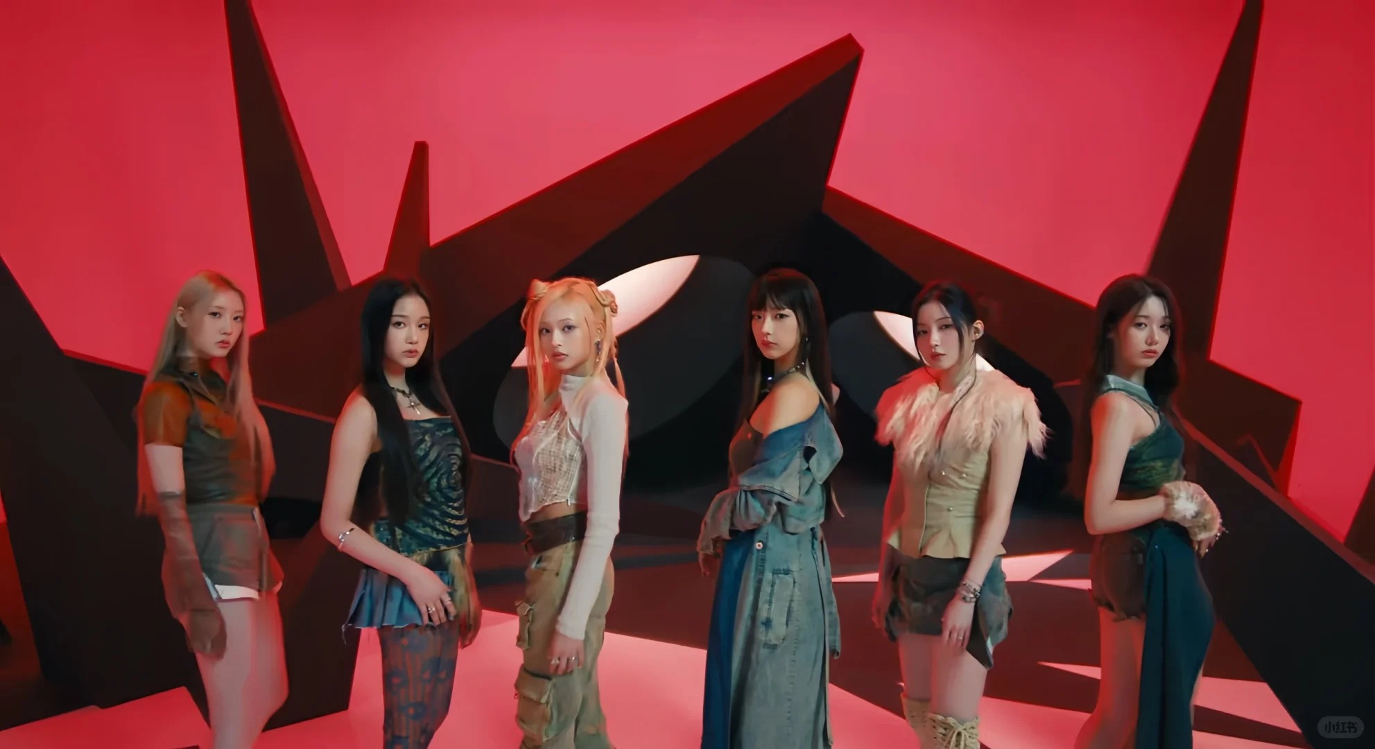 压箱底六女一能否成为YG新王牌
预告弹幕评论区的氛围等于是把宝都压在郑雅娴身上了