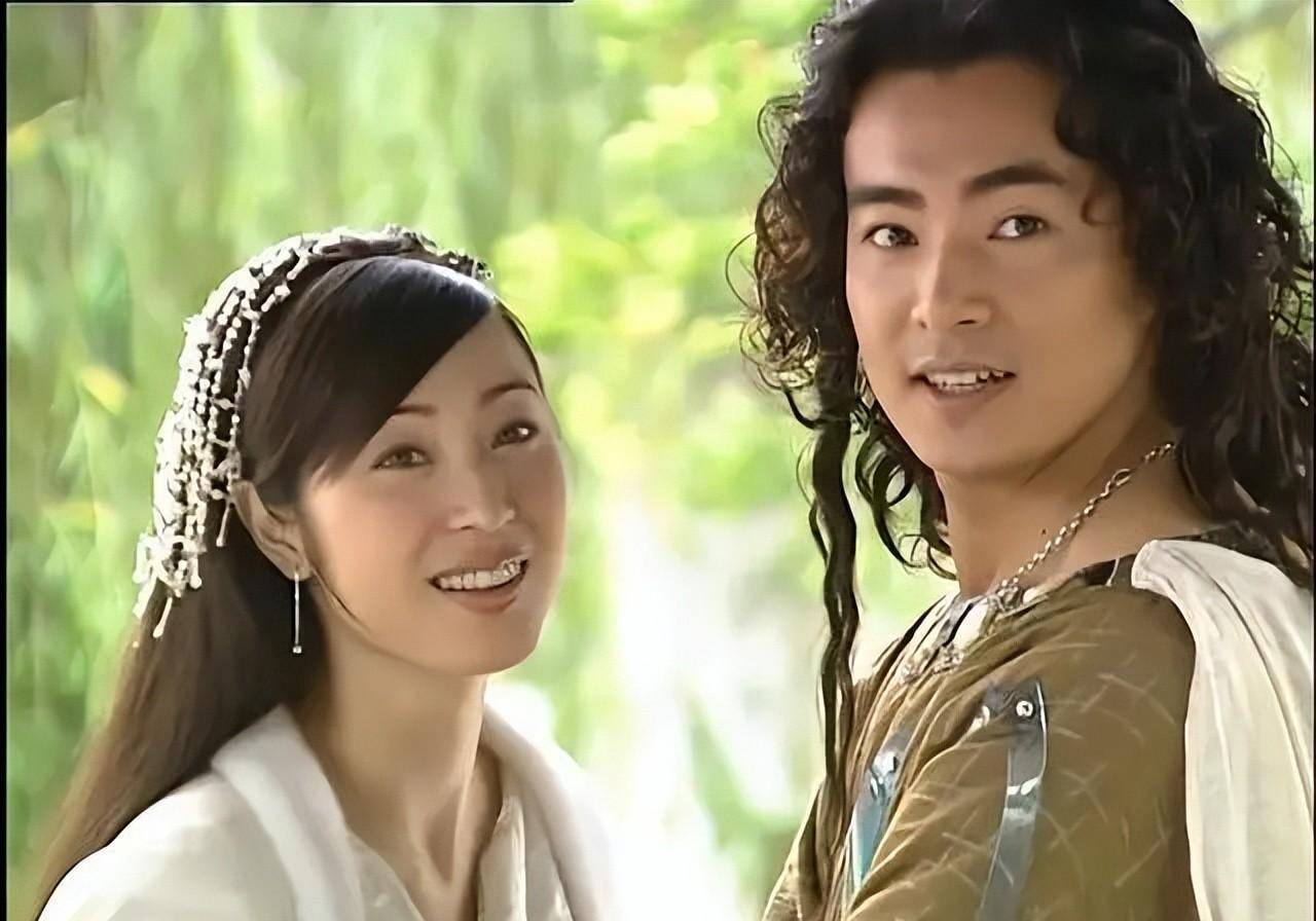 2004年，28岁的于波拍完《萧十一郎》之后，花光了自己260万积蓄，在北京买了