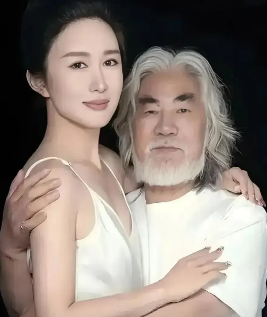 这俩人不是天天秀恩爱吗？

双方居然到网上公开喊话对方，说明两人已经不能私下沟通