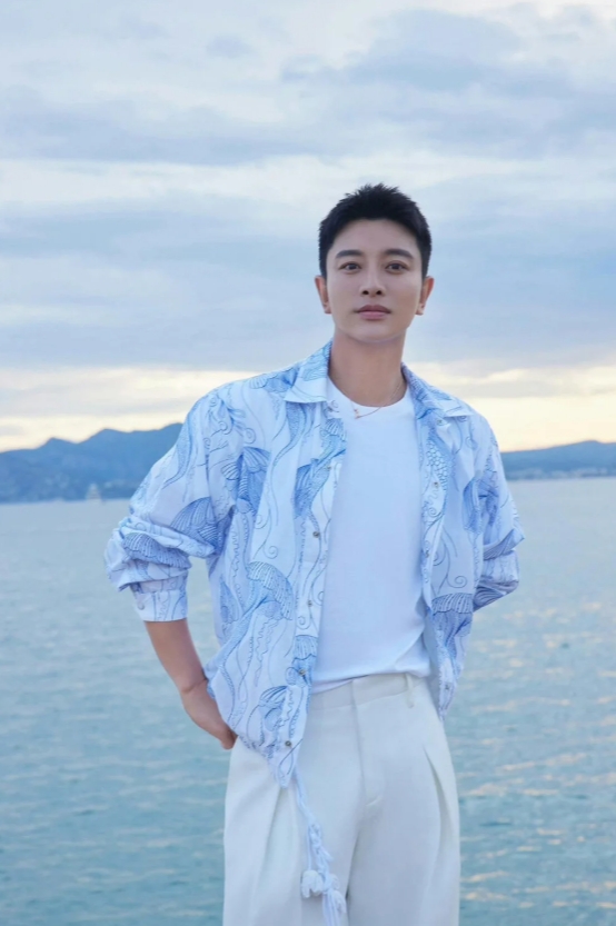 贾乃亮甜馨探亲，祖孙菜市场很温馨