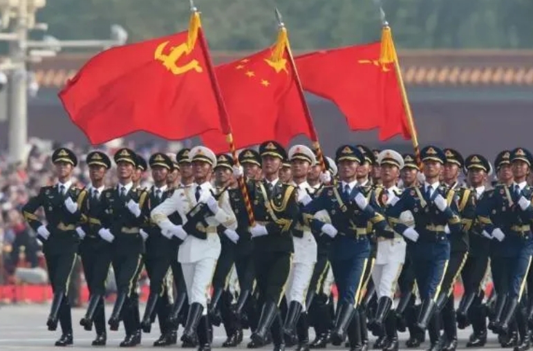 解放军已经基本实现“大学生化”。

去年全国两次征兵，新兵里大学毕业生的比例达到