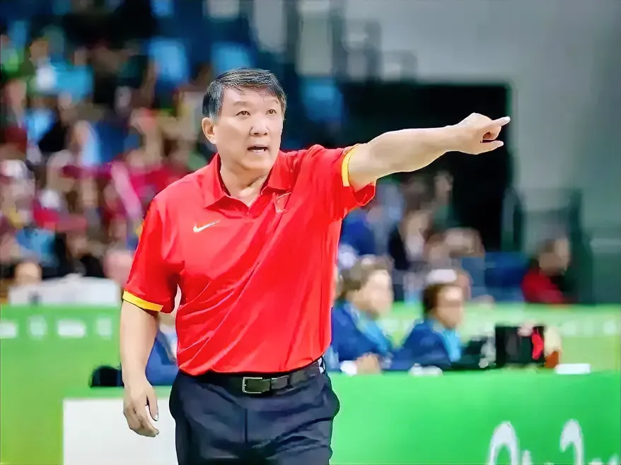 要想让中国男篮打进下届奥运会，中国篮协得赶紧做这六件事：

1. 把像曾凡博、廖