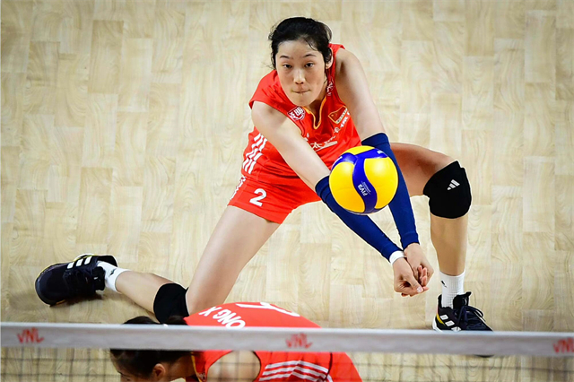世界女排联赛中国香港站，中国女排3-0（25-16 25-17 25-18）击败