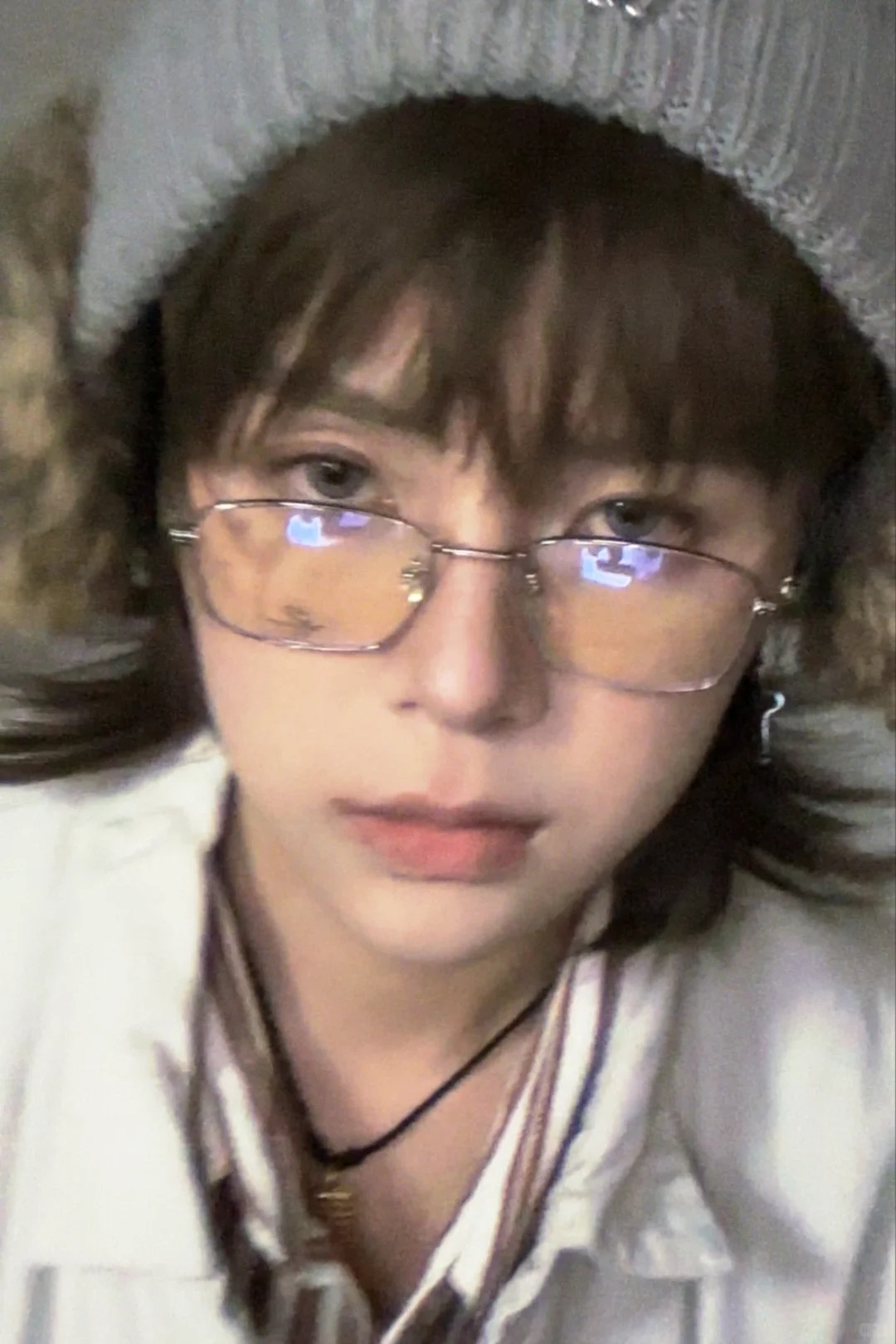 戴还素不戴
！！！#眼镜框 #妆容分享