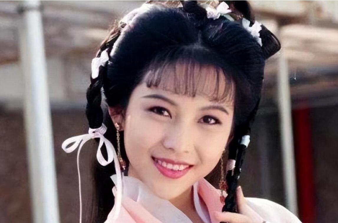 蔡少芬17岁时“卖身”为母亲偿还债务